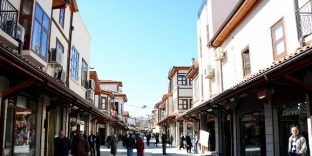 Tarihi Bedesten’de Belediye Esnaf İşbirliği