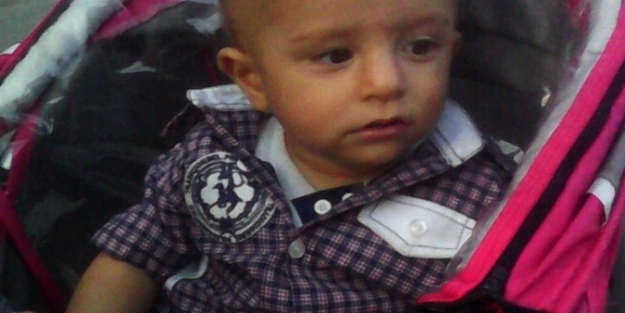 İkizlerden biri su dolu kovada boğuldu