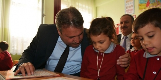 Yunusemre Belediyesi’nden Öğrencilere Eğitim Seti