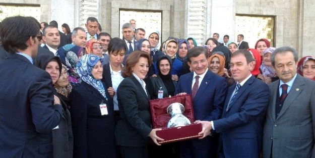 Kütahyalı Ak Kadınlar Başbakan Davutoğlu’nu Ziyaret Etti