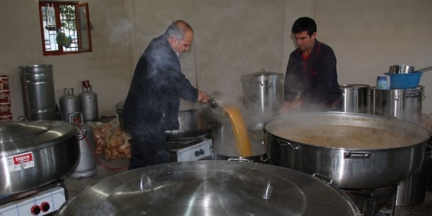 Suruç’ta 11 Bin Kişiye Sıcak Çorba İkram Ediliyor