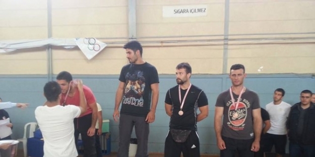 Kick Boks’ta Urla’ya İki Ödül Birden