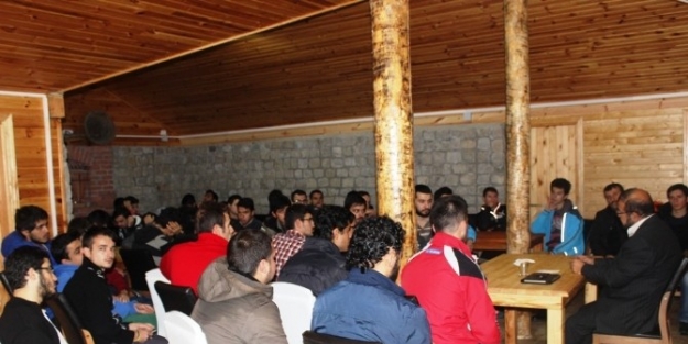 Aytepe’de Gençler Hem Dinlendi Hem Öğrendi