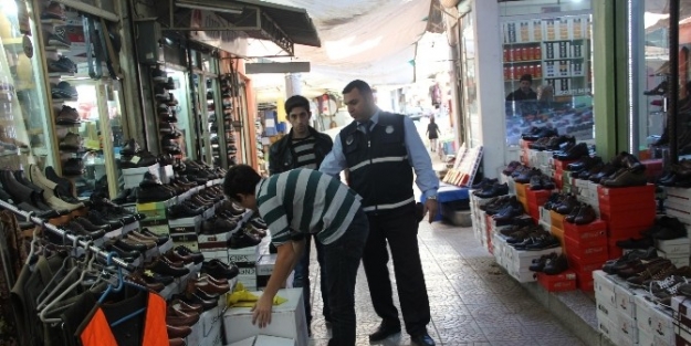 Tire Zabıtası’ndan Kaldırım Operasyonu