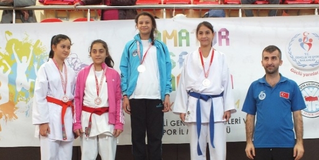 Amatör Haftasında, Kağıtsporlu Karatecilerden Madalya Yağmuru