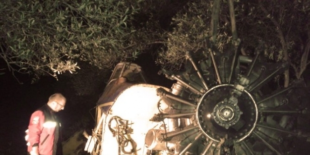 Burhaniye’de Düşen Zeytin Uçağının Enkazı Gece Kaldırıldı