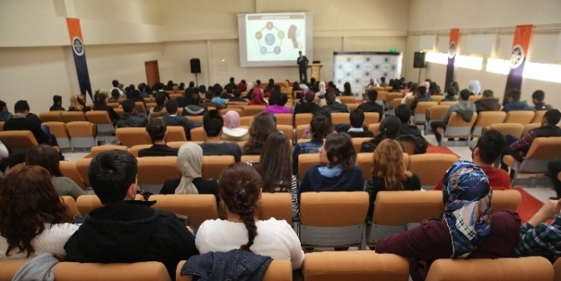 Arü’lü Öğrenciler Kariyer Sınavları Hakkında Bilgilendirildi