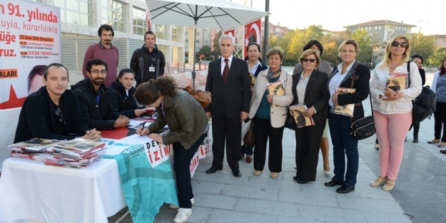 Mustafa Bozbey'den 60 bin bayrak