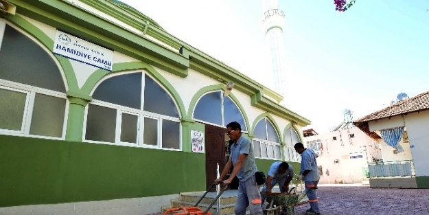 Muratpaşa’dan Camilere Tadilat