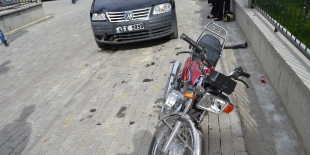 Kula’da Motosiklet Kazası: 2 Yaralı