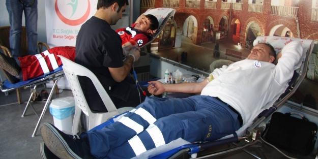 112 çalışanları kan bağışında bulundu