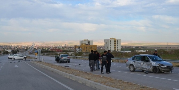 Kulu’da Üç Aracın Karıştığı Kazada 2 Kişi Yaralandı