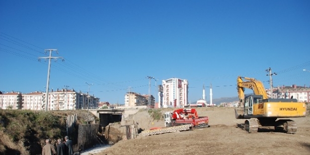 Başkan Şahin, Dört Yol Kavşağında İncelemelerde Bulundu