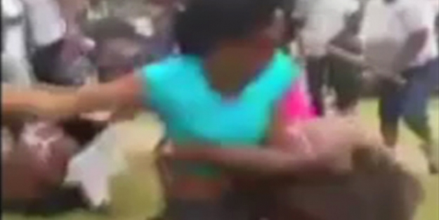 Kadınların kavgasında yumruklar konuştu