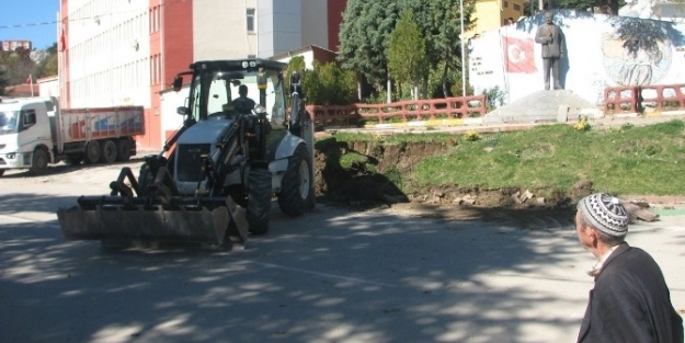 Keles'te meydan düzenlemesi