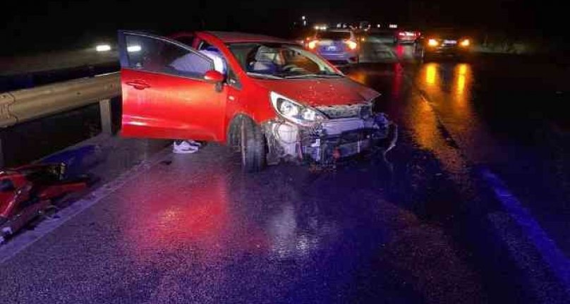 Bursa'da kontrolden çıkan otomobil bariyerlere çarptı: 2 yaralı