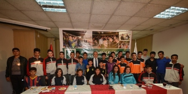 Osmaniye Belediyesi’nde Amatör Spor Futbol Kulüplerine Maddi Destek