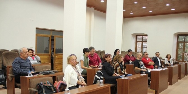 Başkan Uyar, Urla Hayvan Dostları İle Buluştu