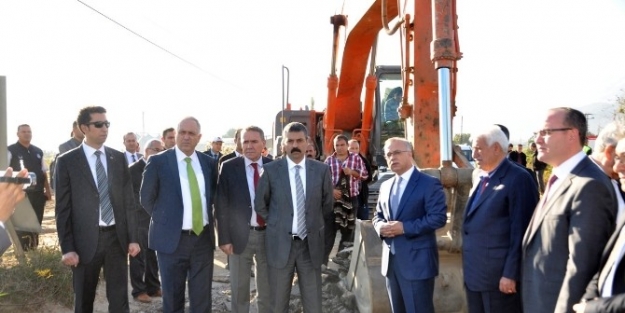 Salihli’de, Tehlike Oluşturan Dur-geç Köprüleri Yıkıldı