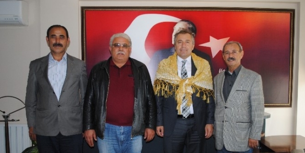 Anadolu Yörükleri Başkanı Öztürk, Başkan Savaş’ı Ziyaret Etti