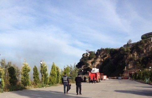 Sahil Kenarındaki Otomobil Alev Aldı