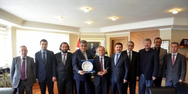 Dekan Pehlivan’dan Başkan Özgüven’e Ziyaret