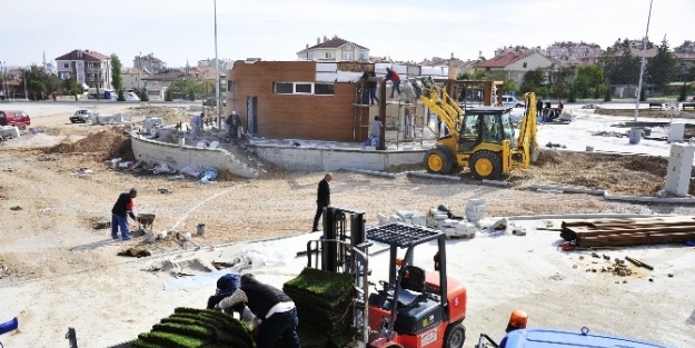 Stadyumun Çimleri Piri Reis Parkına Seriliyor