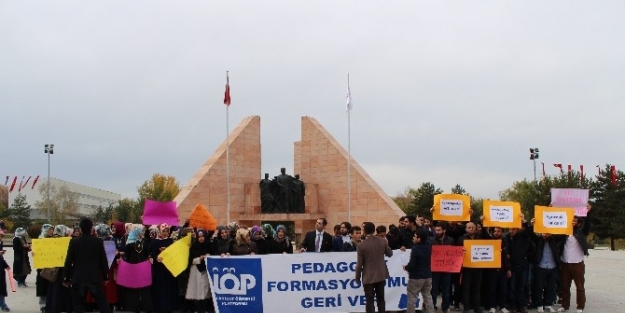 İlahiyat Fakültesi Öğrencileri’nden ‘formasyon’ Tepkisi