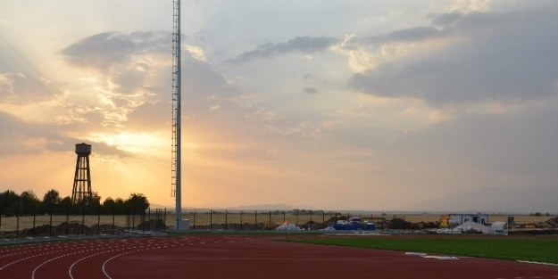 Üniversite Stadyumuna Kalite Uygunluk (ıaaf) Sertifikası Verildi