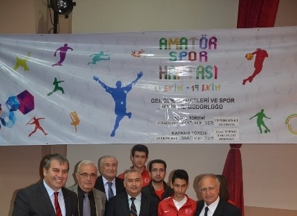 İzmir’de Sporun En’leri Ödüllerini Aldı