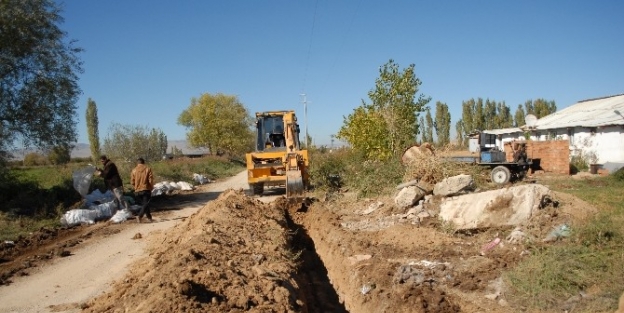 Bolvadin’de Yeni İçme Suyu Hattı Döşenmeye Başlandı