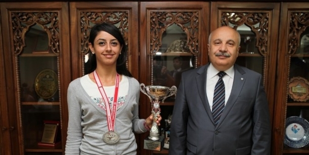 Üniversite Öğrencisi Dağ Bisikletinde Türkiye İkincisi