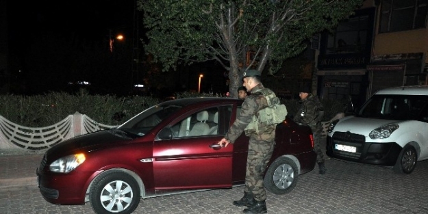 Rastgele Ateş Açan Şahis Polisi Alarma Geçirdi