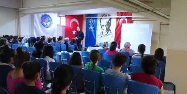 Öğrencilere  ’kalbin Fethi Güven’ Konulu Liderlik Semineri