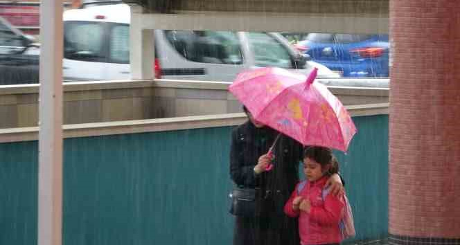 Bursa'da uyarı sonrası sağanak yağış etkili oldu