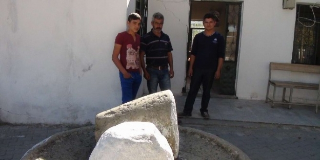 Dibek Taşı Turistlerin İlgi Odağı Oldu