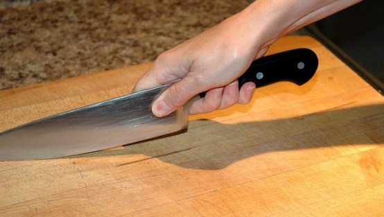 Sevgilisi 'yatakta kötüsün' deyince, penisini doğradı!