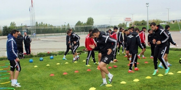 Sivas Dört Eylül Belediyespor, Gölcükspor Maçı Hazırlıklarını Sürdürüyor