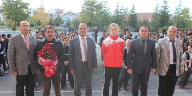 Türkiye Şampiyonu Milli Tekvandocu Altınla Ödüllendirildi