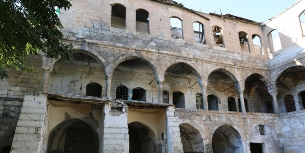 Tarihi Barutçu Hanı’nda Restorasyon Başladı