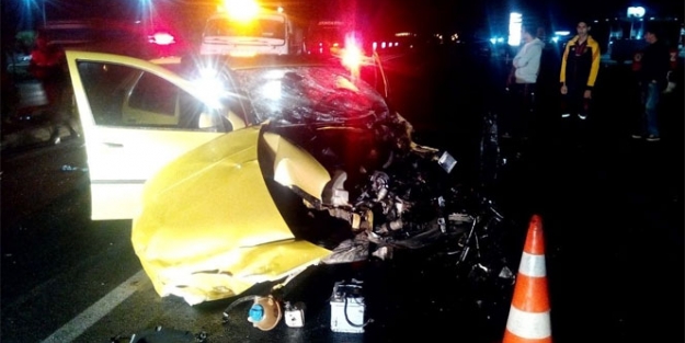 İzmir'fe feci kaza, 3 ölü, 2 yaralı