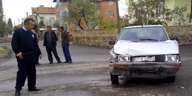 Aksaray’da Otomobiller Çarpişti: 2 Yaralı