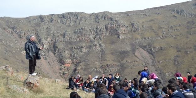 Şeytan Kalesinde Tarih Dersi