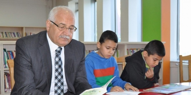 ‘bir Anne Bir Çocuk Kütüphaneye Yolculuk’