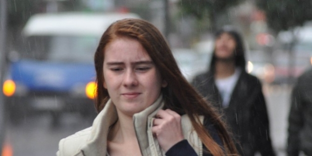 Balıkesir’de Yağmur Vatandaşları Hazırlıksız Yakaladı