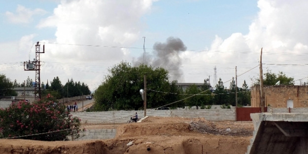 Sınır kapısına 3 havan topu mermisi isabet etti!