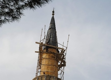 Minarenin Tepesinde Ölümüne Ekmek Kavgası