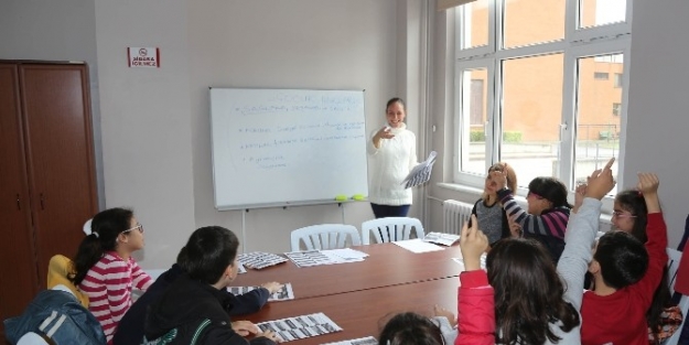 Eskişehir’de Çocuklar İçin Grafik Ve Afiş Atölyeleri Kuruldu