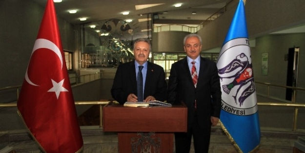 Erzincan Valisi Süleyman Kahramandan Erzincan Belediyesine İade-i Ziyaret