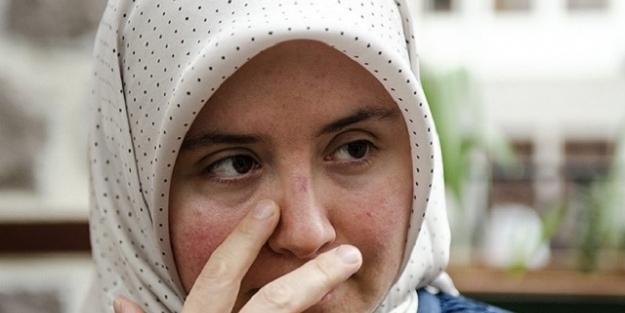 Trafikteki kadının başörtüsünü çıkarıp darp ettiler!